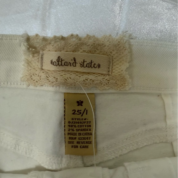 Altar'd State NWT White High-Rise Button Front Denim Shorts - Picture 3 of 4